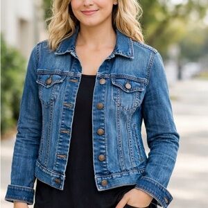 Old Navy Denim Jacket Womens Medium Blue Jean Stretch Trucker Classic